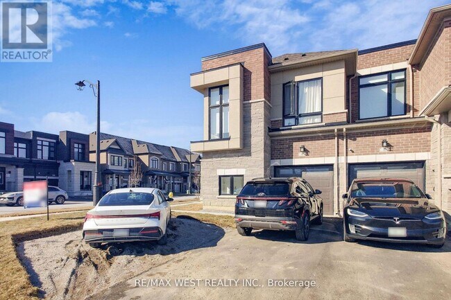 Building Photo - 4 Haldimand Cres