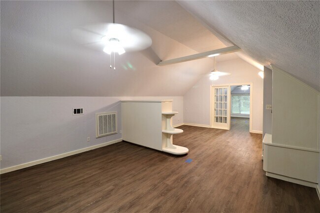 Foto del edificio - 1702 Cougar Creek
