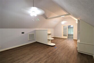 Building Photo - 1702 Cougar Creek