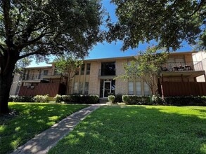 Building Photo - 5826 Sandhurst Ln