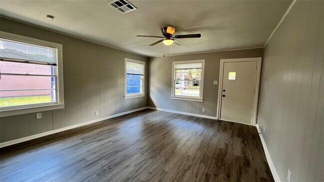 Foto del edificio - 816 Higgins St