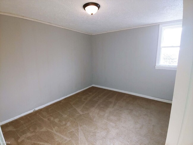 Building Photo - 3 br, 1 bath Triplex - 1414 East 110th Str...
