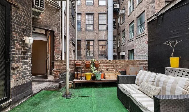 Building Photo - 6 West 14th Street