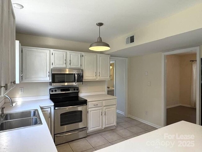 Building Photo - 9037 Castlebay Dr