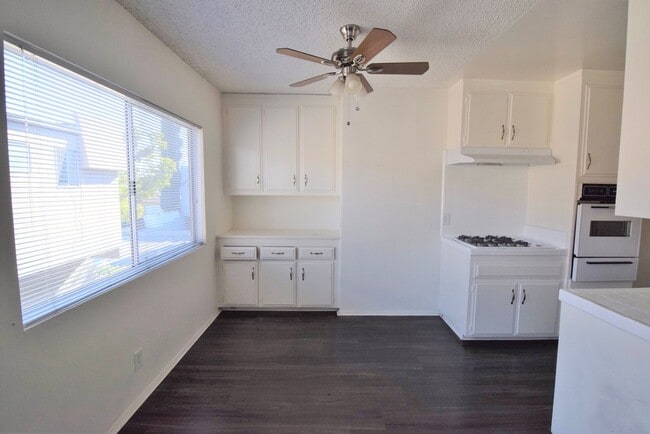 Building Photo - 10819 Camarillo St