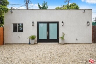 Building Photo - 1091 1/2 S Mansfield Ave