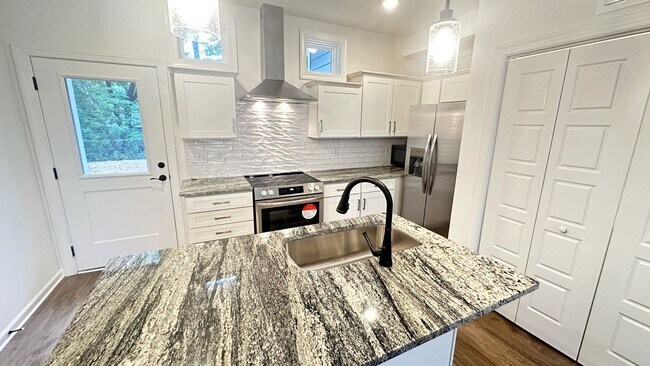 Building Photo - New Construction! Close to Campus and Downtown!