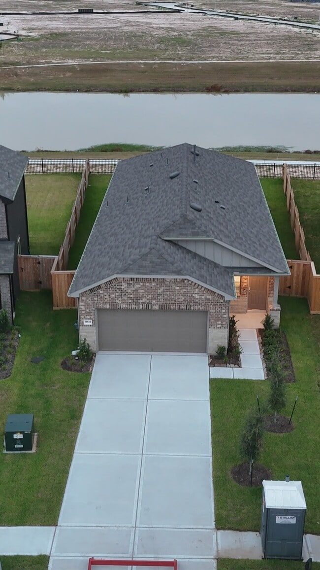 Building Photo - 15932 Blass Vly Dr