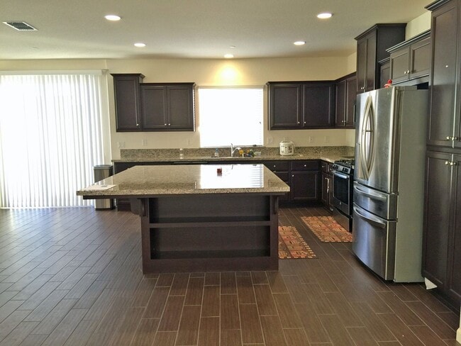 Building Photo - Beautiful 4 Bedroom 3 Bathroom 2700SF Rancho Cordova Home