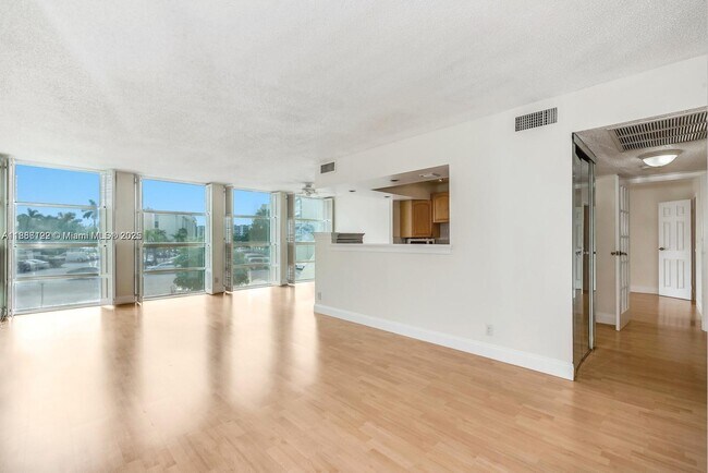 Foto del edificio - 801 Three Islands Boulevard