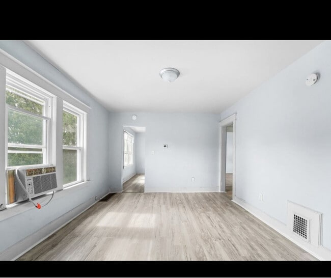 Building Photo - 40 Roberts St