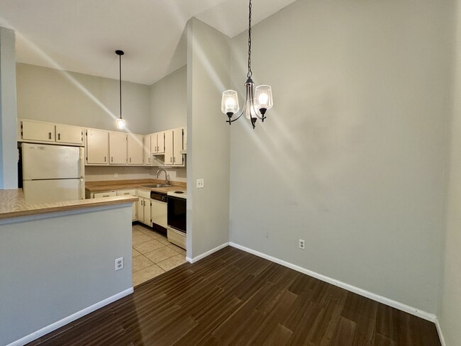 Foto del edificio - 6025 Scotchwood Glen