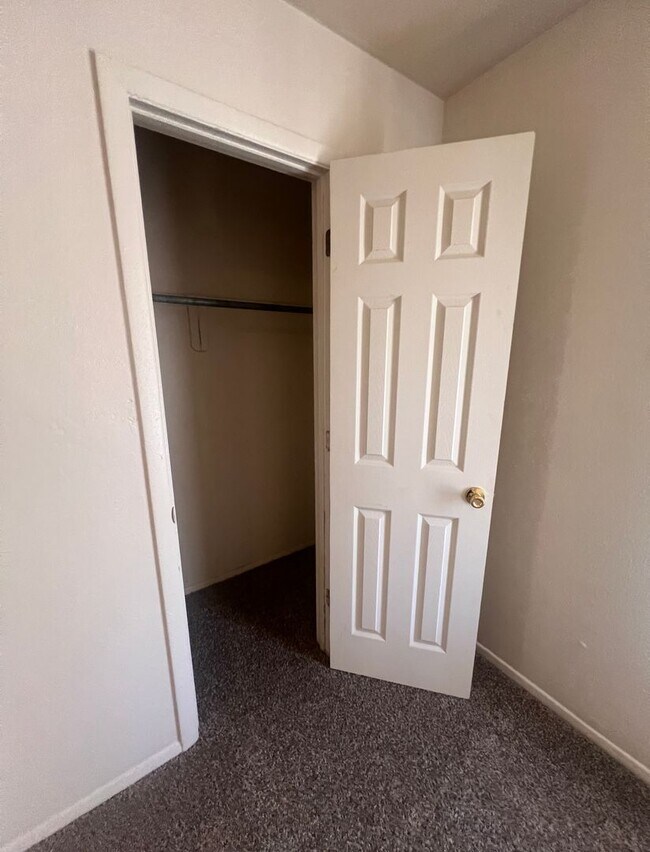 Building Photo - HUD Approved Home!