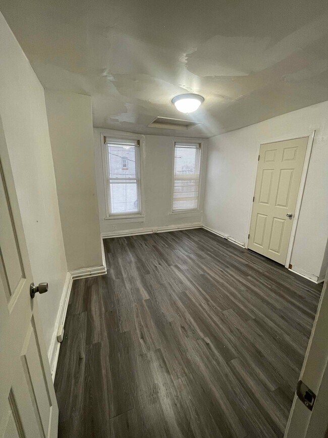 Foto del edificio - 2514 E Madison St