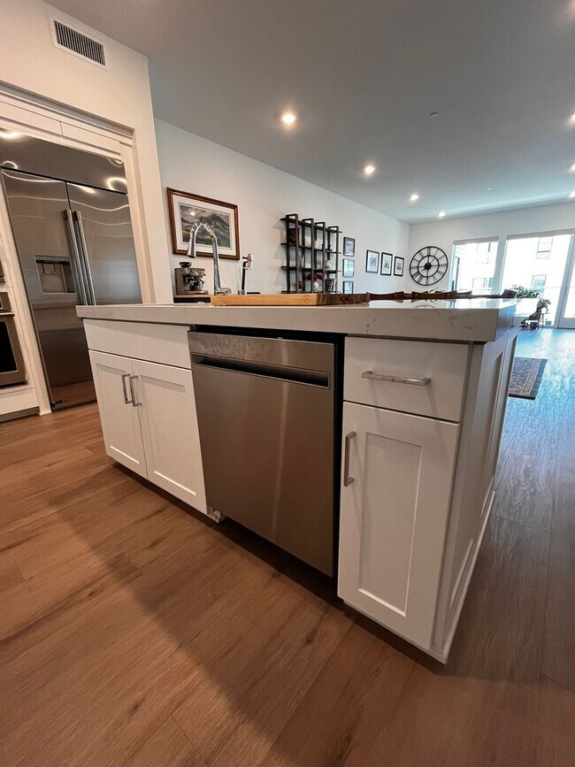 Foto del edificio - Luxury Condo in Lexington at Central Park West - Available Beginning of September!!
