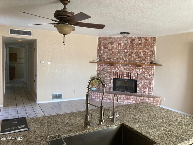 Building Photo - 10429 Birthstone Dr