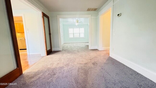 Foto del edificio - 215 Glenview Blvd