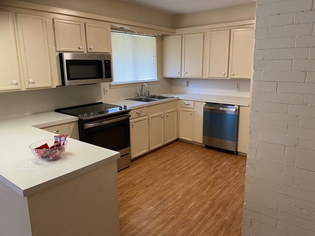 Foto del edificio - 857 Belmeade Dr