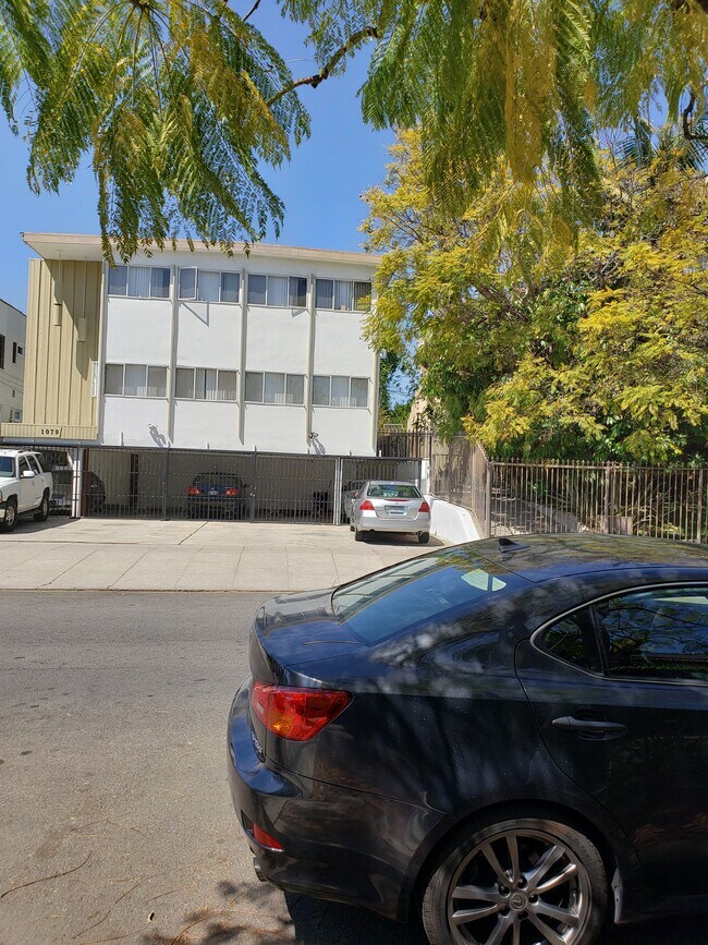 Building Photo - 1079 Meadowbrook Ave