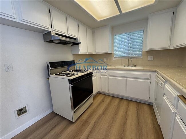 Foto del edificio - 961 W 1st St