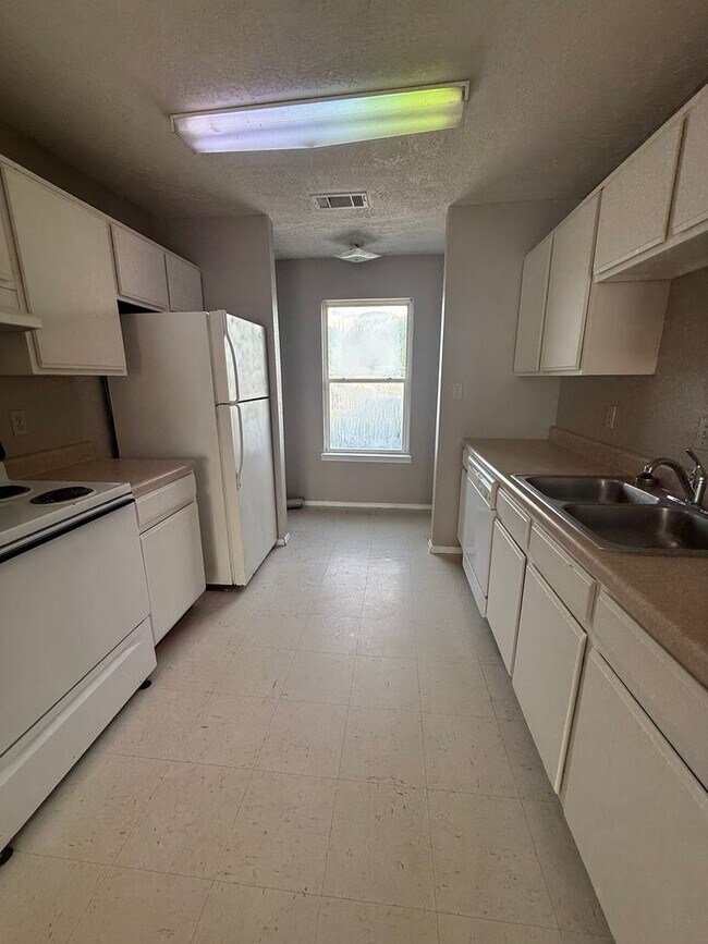 Foto del edificio - uTown - Your Perfect Rental Community!
