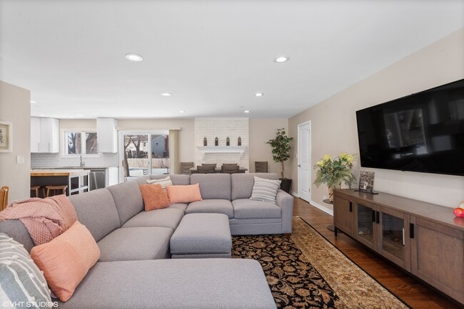 Foto del edificio - 1915 Farmington Ct