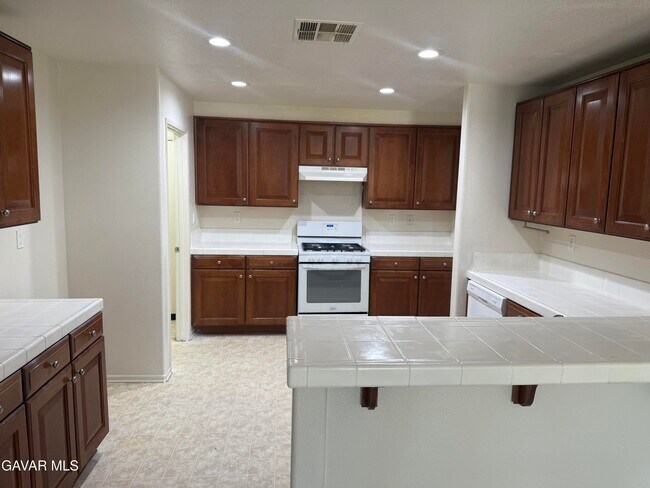 Building Photo - 6132 Sandwood Way