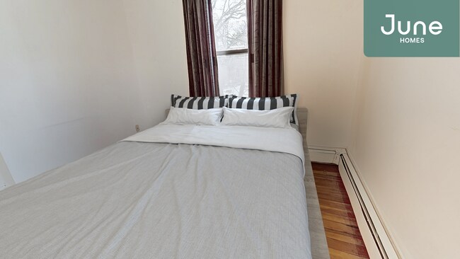 Building Photo - Queen room in 6-bed/2.0-bath Home
