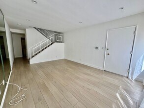 Building Photo - 337 Rexford Dr