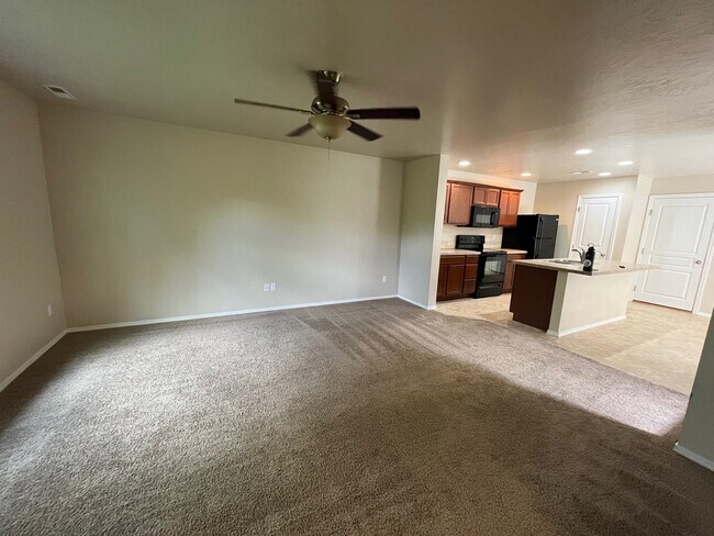 Building Photo - 614 N Carisbrooke Ave