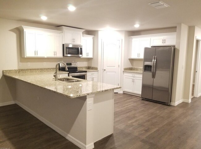 Foto del edificio - AVAILABLE NOW! NW CAPE CORAL - 3 Bedrooms - 2 Bathrooms - 2 Car Garage