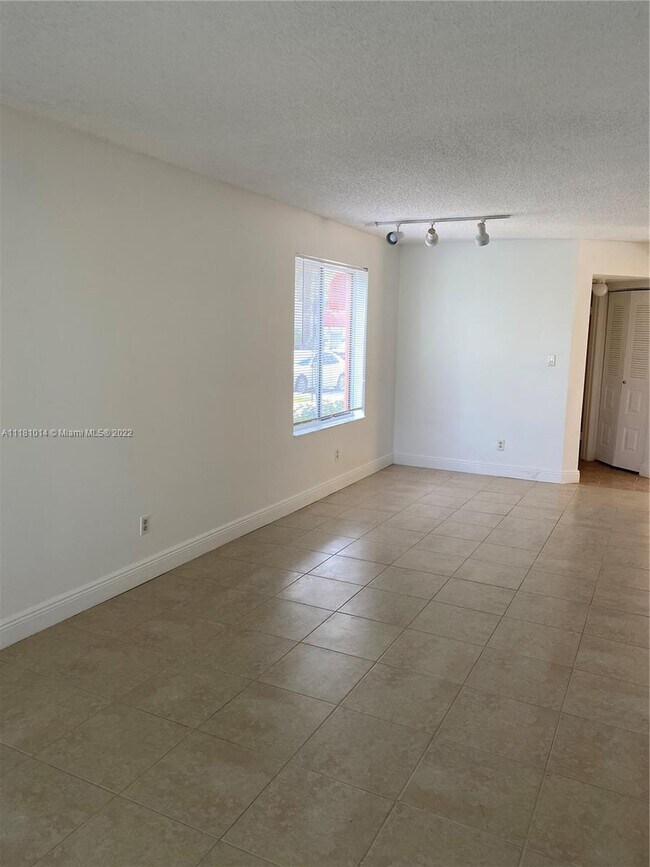 Building Photo - 1153 Coral Club Dr