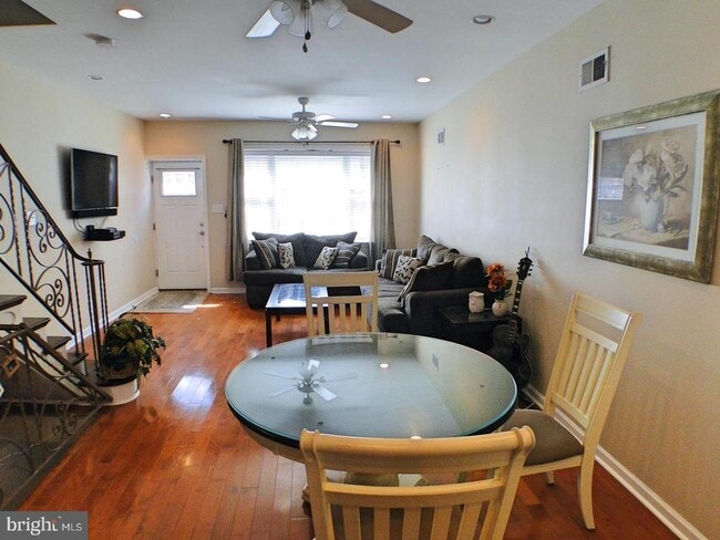 Building Photo - 2533 S Rosewood St