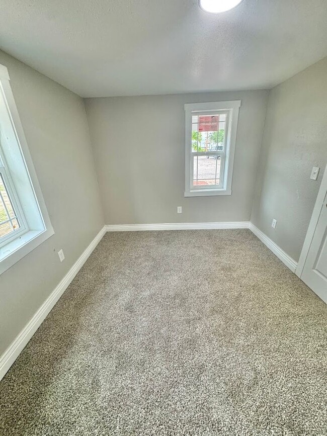 Building Photo - BEING REMODELED - Charming 3 bed 1 bath ho...
