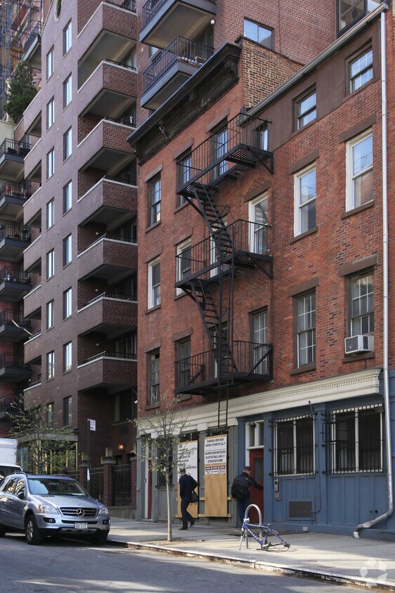 Primary Photo - 370 W 11th St