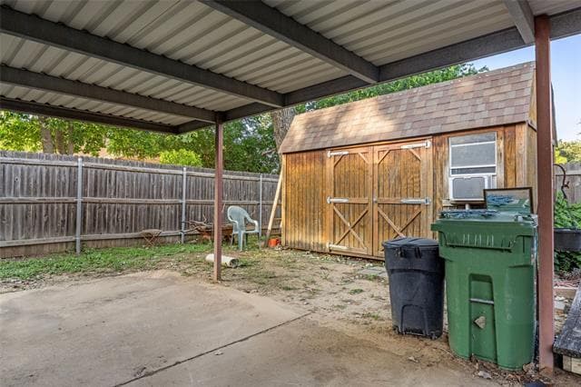 Building Photo - 2425 Aquaduct Dr