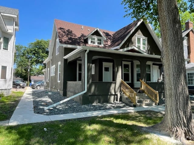 Building Photo - 1105 5th Ave S