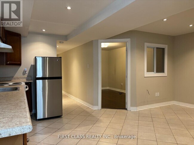 Building Photo - 3023 Mission Hill Dr