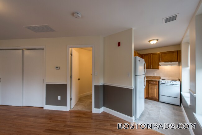 Building Photo - 1126 Boylston St