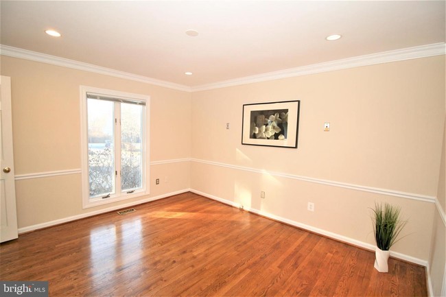 Foto del edificio - 9817 Glen Rd