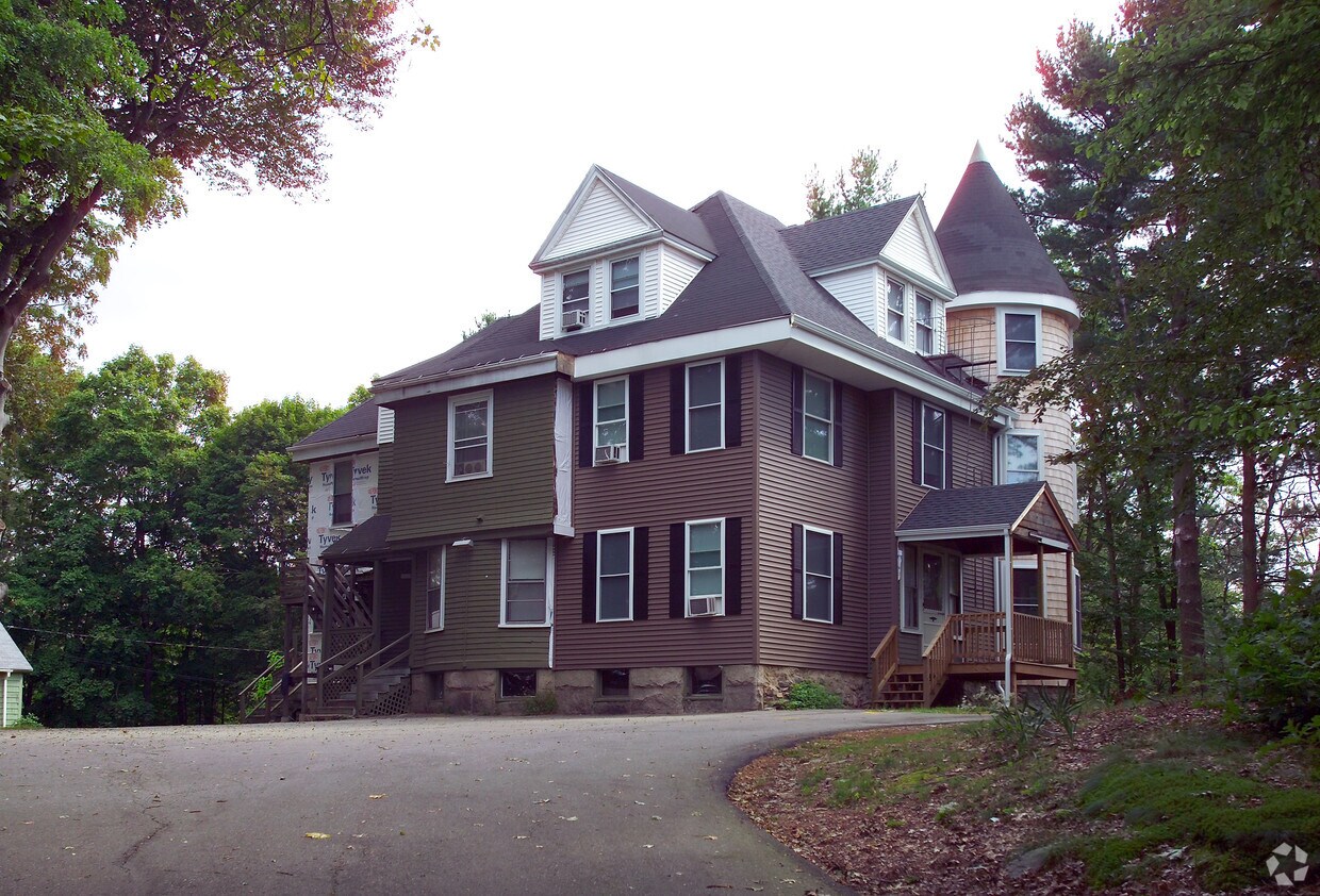 14 Maple Ave, Foxboro, MA 02035 Apartments in Foxboro, MA