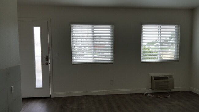 Foto del edificio - 4735 Bancroft St