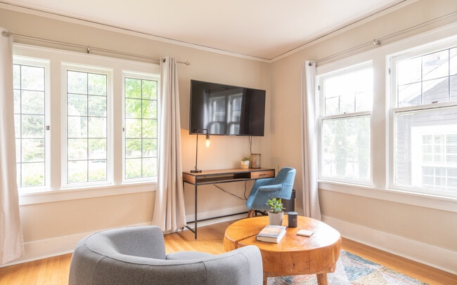 Foto del edificio - 1942 Boyer Ave E