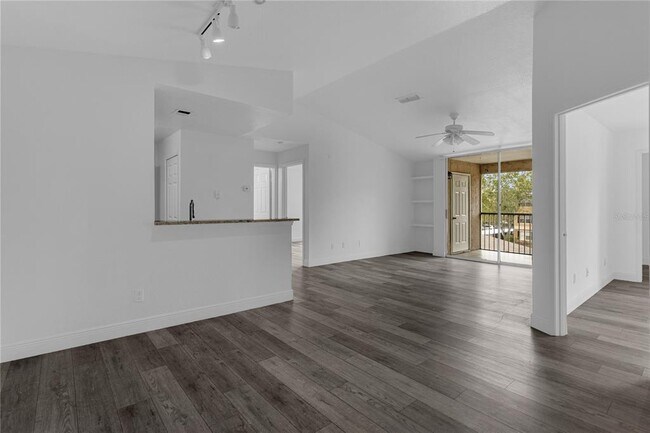 Foto del edificio - 7618 Pissarro Dr