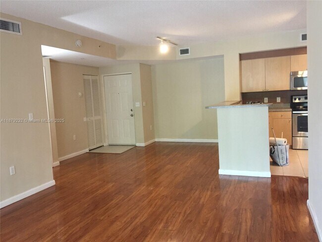Foto del edificio - 7940 N Nob Hill Rd