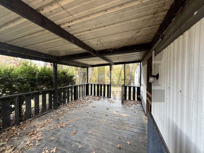 Building Photo - Charming 2-bedroom, 1-bathroom home!