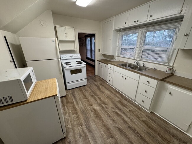 Photo - 3 Bedroom Home in SW Portland