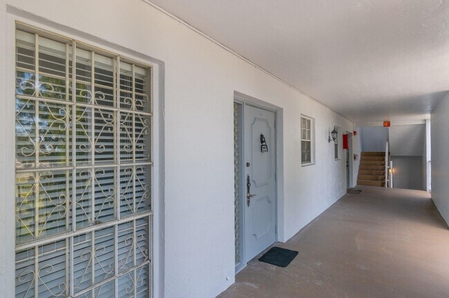 Building Photo - 7980 N French Dr