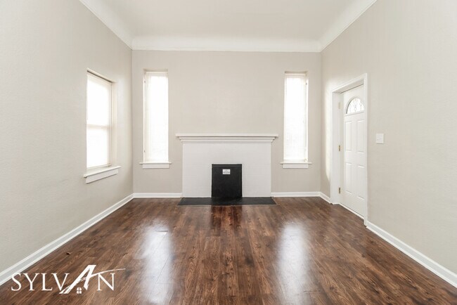 Building Photo - Lease today! No extra charge for contentme...