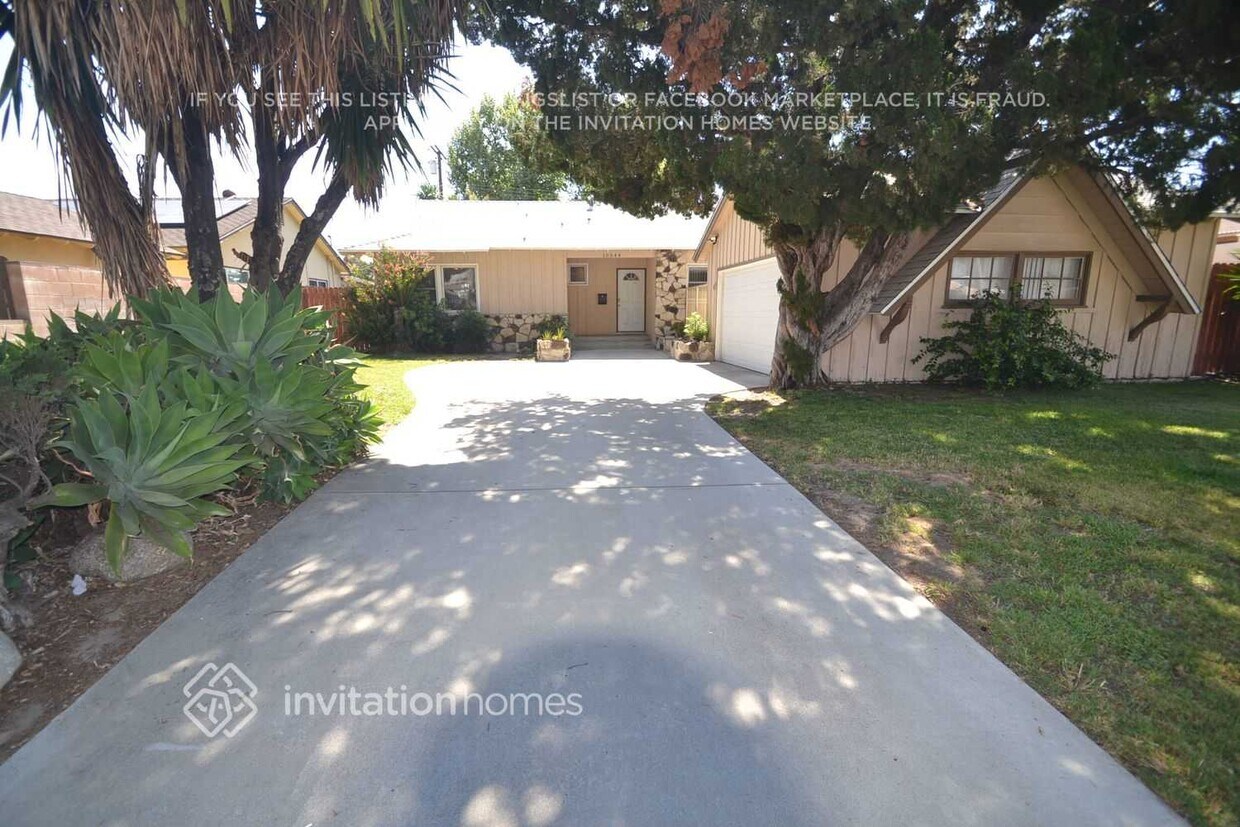 Foto principal - 10544 Densmore Ave